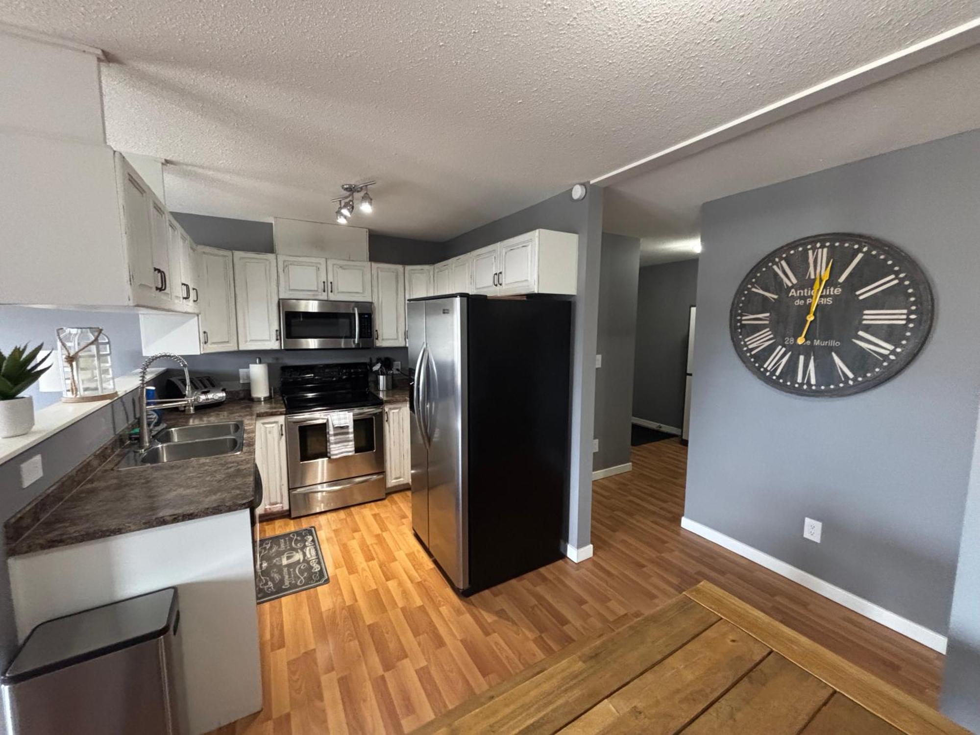 Top Floor Riverfront Condo With Stellar Sunsets! Fort Mcmurray Exterior foto
